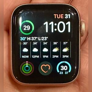 Apple Watch Series 4 in Rose Gold, charger and band included​